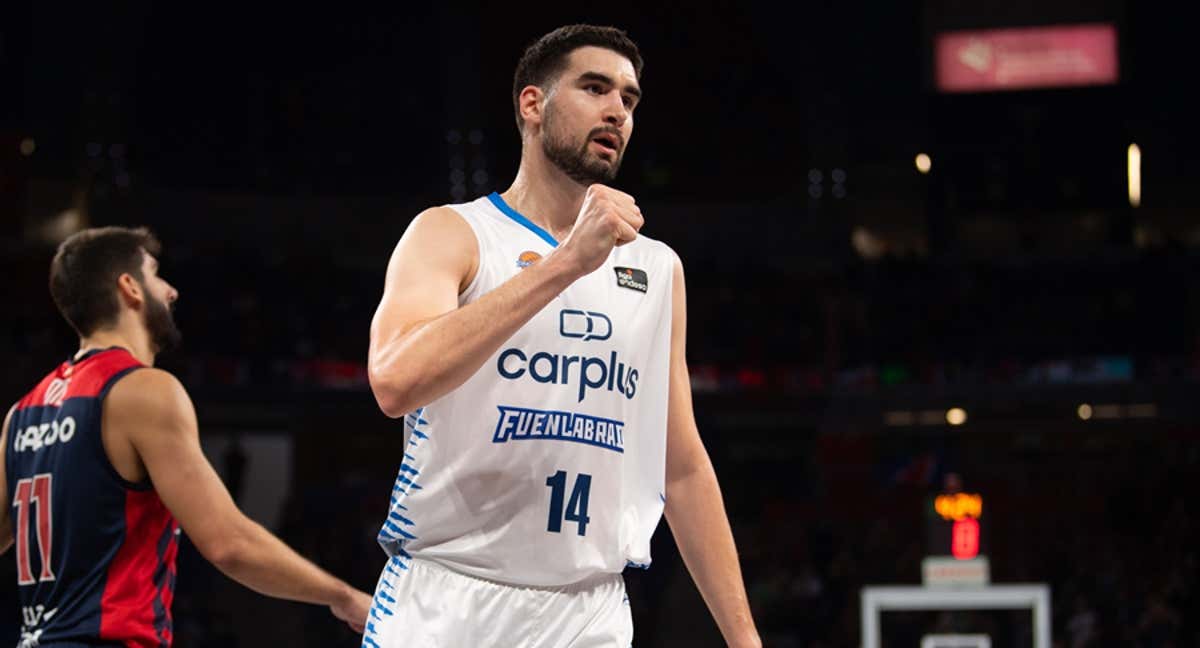 DUSAN RISTIC CELEBRA UNA CANASTA ANTE EL CAZOO BASKONIA/ ACB PHOTO - A.BOUZO