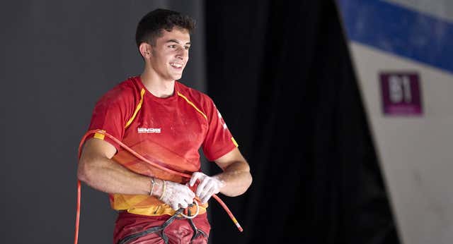 Alberto Ginés: «He tenido que ser campeón olímpico para vivir de la escalada»