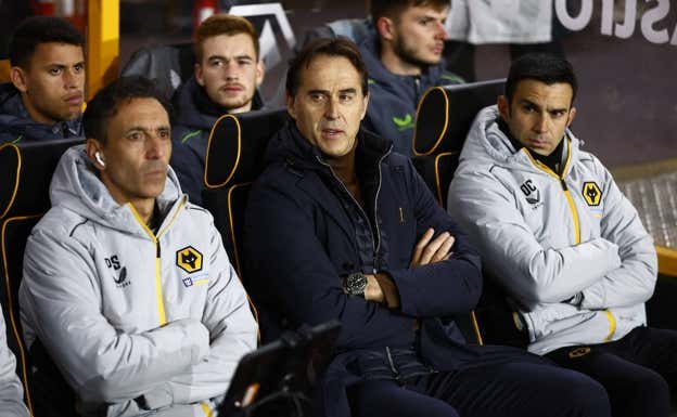 Julen Lopetegui junto a su staff. Reuters