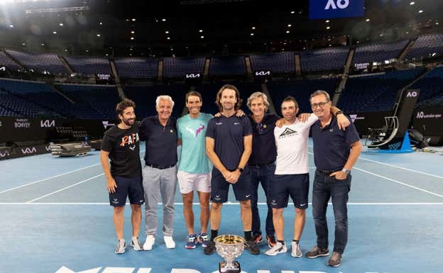 Marc López, Sebastián Nadal, Rafael Nadal, Charly Moyá, Carlos Costa, Rafael Maymó y Benito Pérez-Barbadillo.  Carlos Moyà