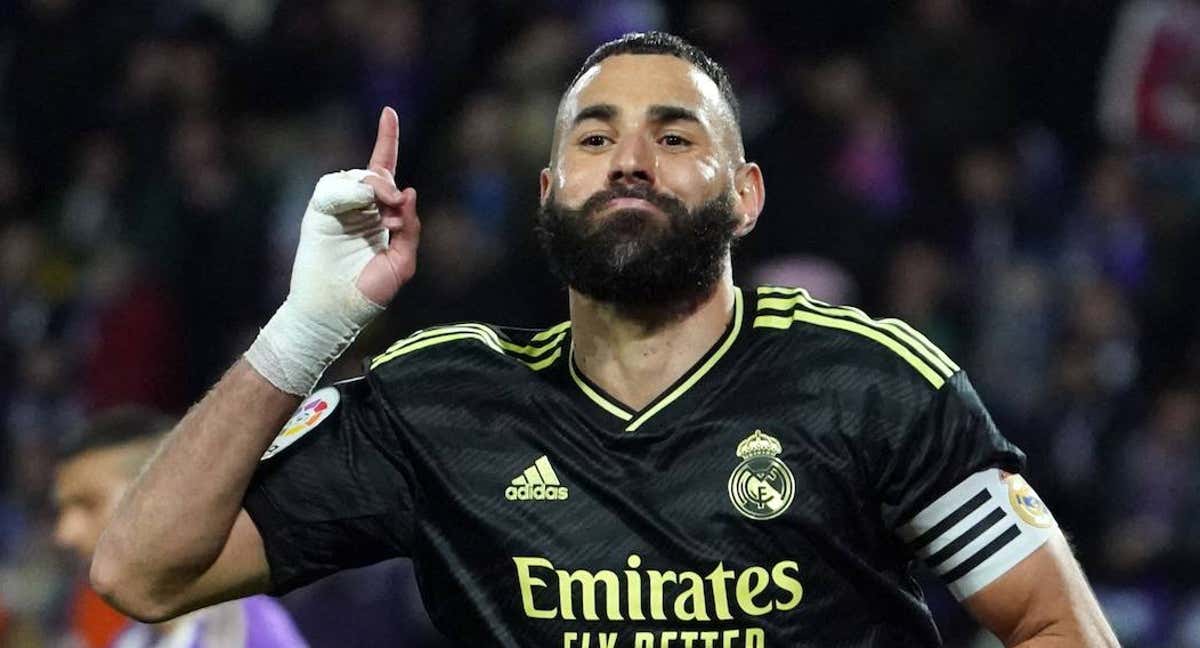 Benzema celebrando uno de sus goles al Valladolid.