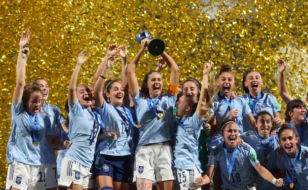 La selección española de fútbol femenino sub-20, al ganar el Mundial. EFE