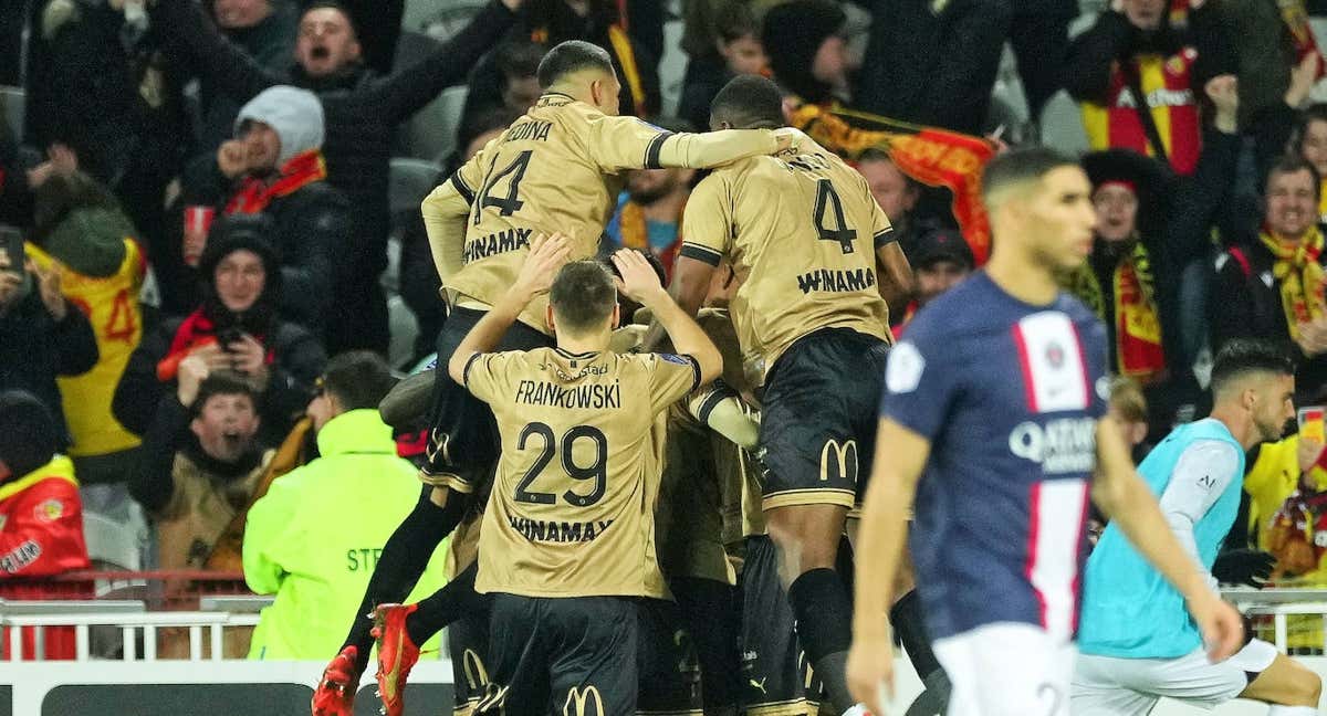 Los jugadores del Lens celebran uno de los goles./Getty Images