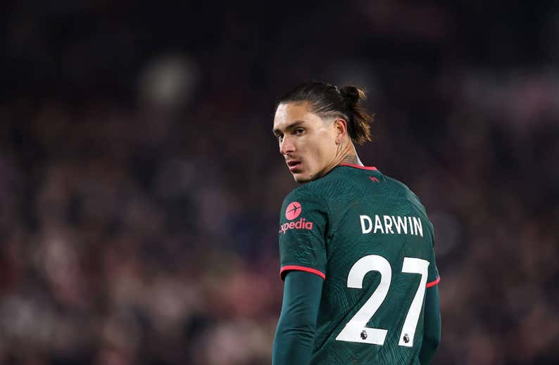 El Brentford pone a 'Raya' a Darwin Núñez