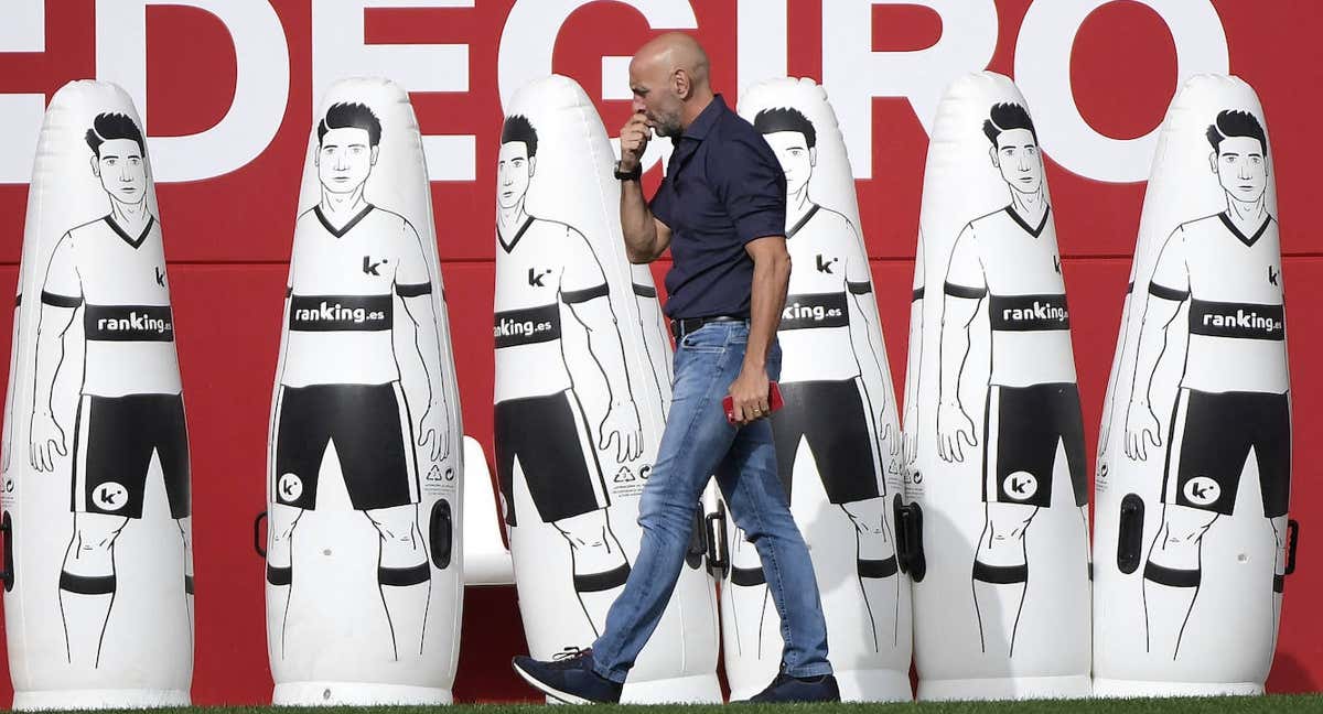 Monchi, en un entrenamiento del Sevilla./GETTY