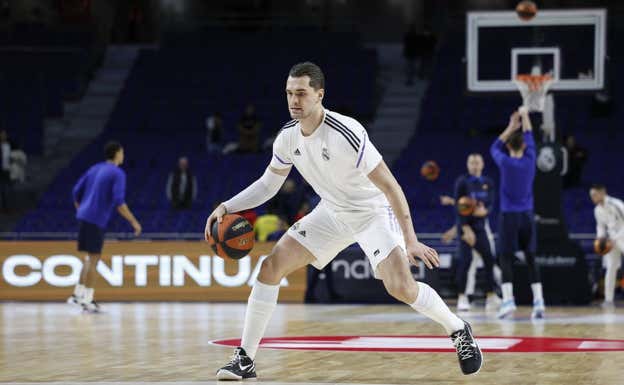 Mario Hezonja durante el calentamiento del Clásico. ACB Media