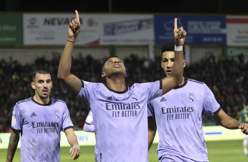 Rodrygo saca del barro al Madrid