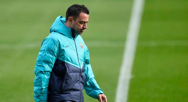 Xavi, contra las dudas del palco y dos sombras muy alargadas: Tuchel y Luis Enrique