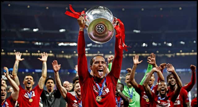 Cinco años de Van Dijk: cómo pasar de fregar platos a ser el mejor central del mundo