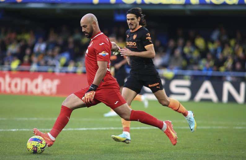 Sin Rulli, la apuesta es Pepe Reina y no ir al mercado