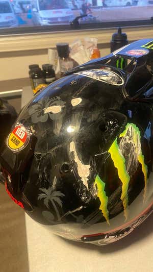 Así quedó el casco de Joan Barreda tras la etapa 5.  J.Barreda