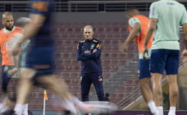 Tite, durante un entrenamiento de Brasil en Catar. CBF