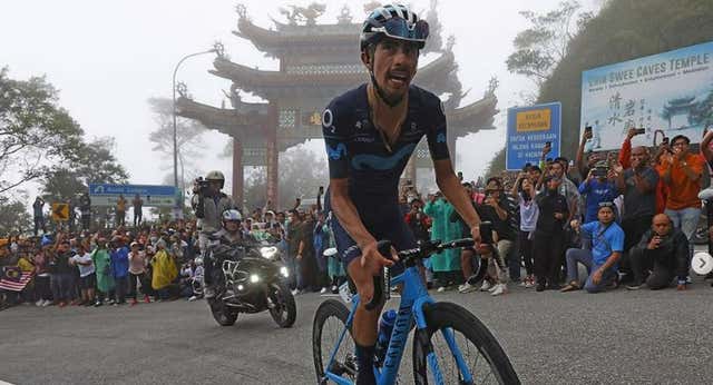 Un camionero golpea en la cara con un revólver a Sosa, del Movistar Team