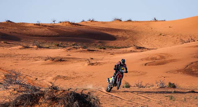 Barreda resiste tras su durísima caída y Howes amplía el liderato del Rally Dakar