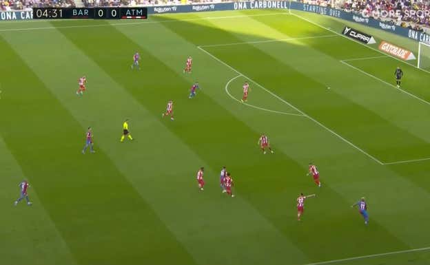 Ferran como 9, aprovechando el desorden generado en la línea defensiva para atacar directamente a Savic con un desmarque de fuera hacia dentro.  WyScout