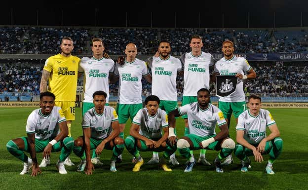 El Newcastle con la tercera equipación en Arabia Saudí. GETTY