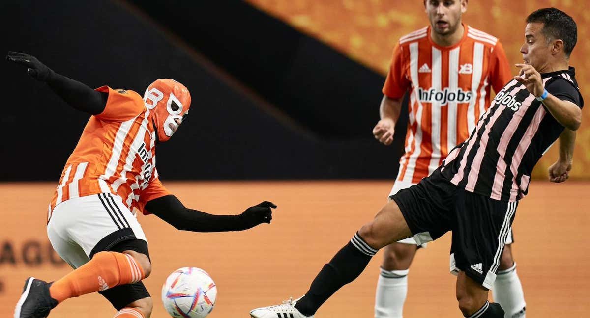 Enigma y Saviola, en una jugada del partido./KINGSLEAGUE