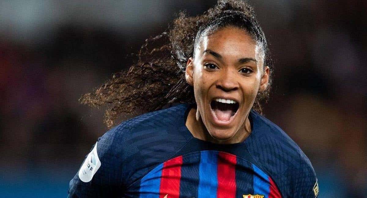 Salma Paralluelo, futbolista del Barcelona, celebra su gol ante el Sevilla.