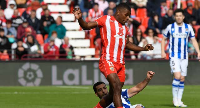 El Betis se centra en Akieme
