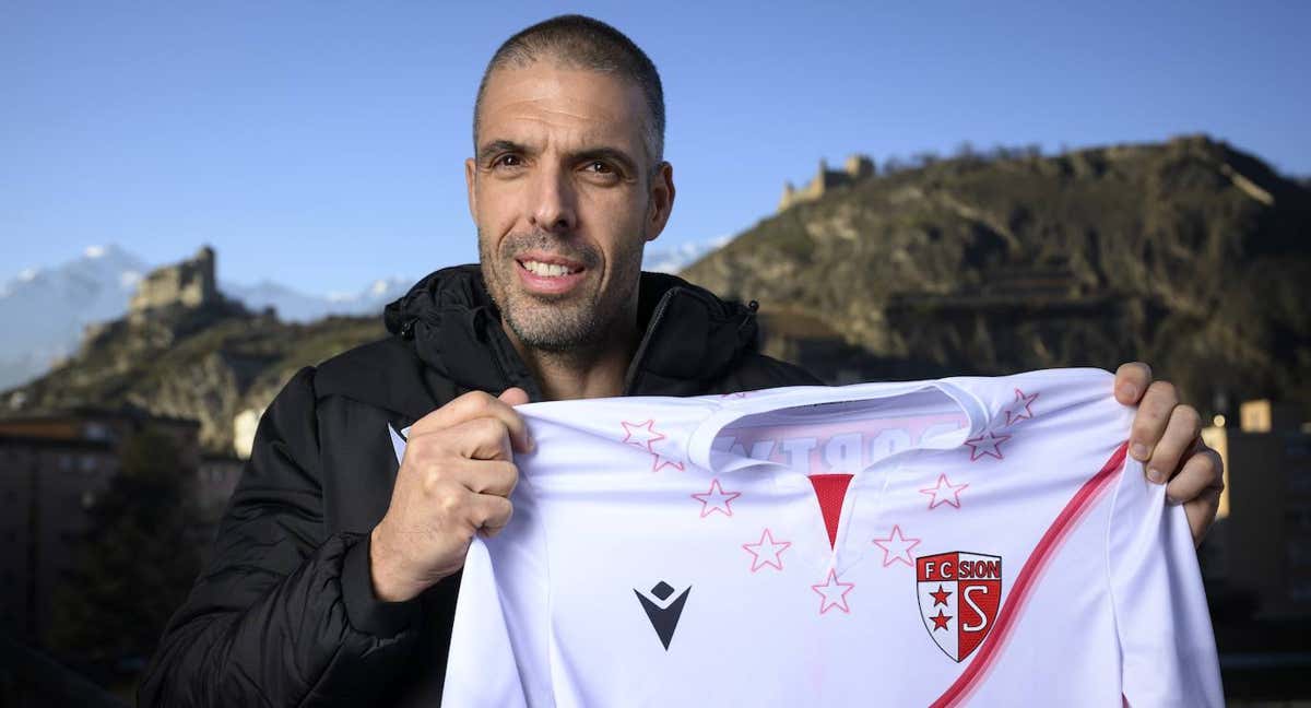Fabio Celestini el día de su presentación con el FC Sion.