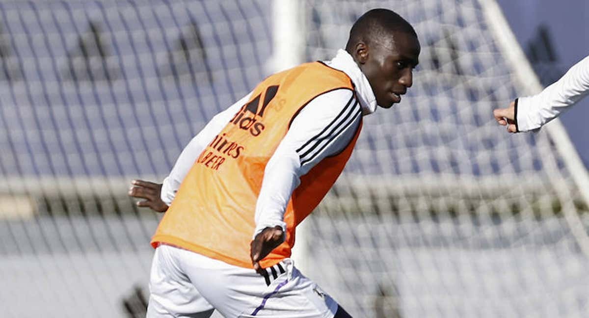 Mendy, en un entrenamiento con el equipo blanco. /REALMADRID.COM