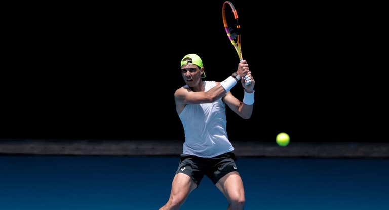 Rafael Nadal, durante un entrenamiento en el Abierto de Australia.