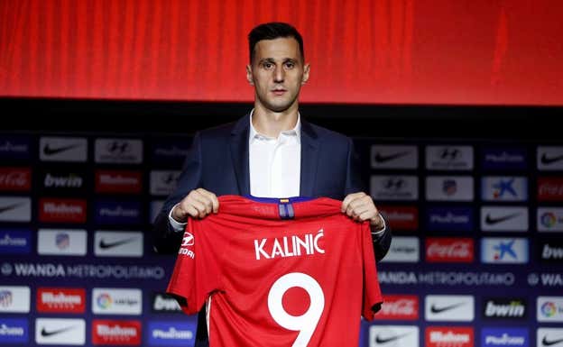 Kalinic aterrizó en el Atlético en el verano de 2018, procedente del Milan.  EFE