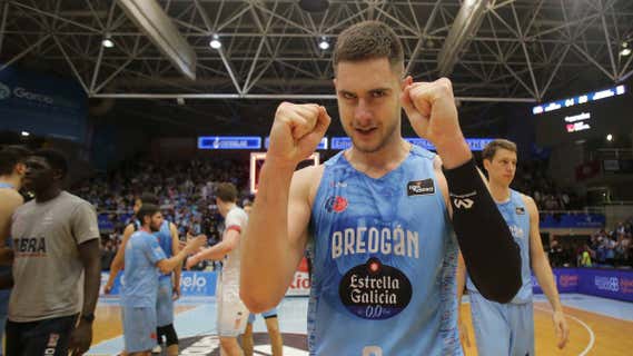 Stefan Morimov celebra el triunfo del Breogán en el último derbi gallego./ACB Media