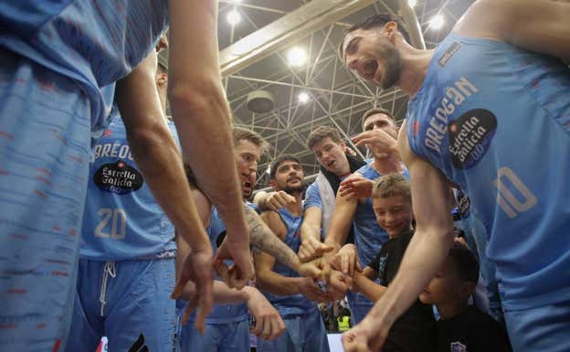 Los jugadores del Breogán antes de un partido. ACB Media