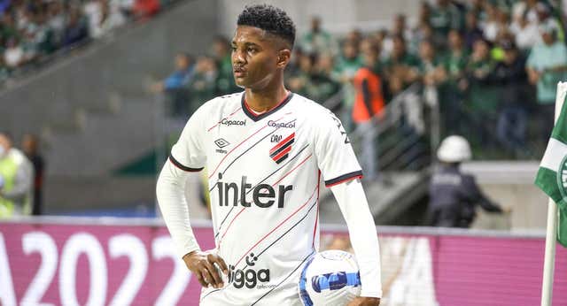 ¿Quién es Abner? El lateral que el Betis pretende para sustituir a Álex Moreno