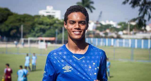El hijo de Ronaldinho se entrena con los juveniles del Barcelona