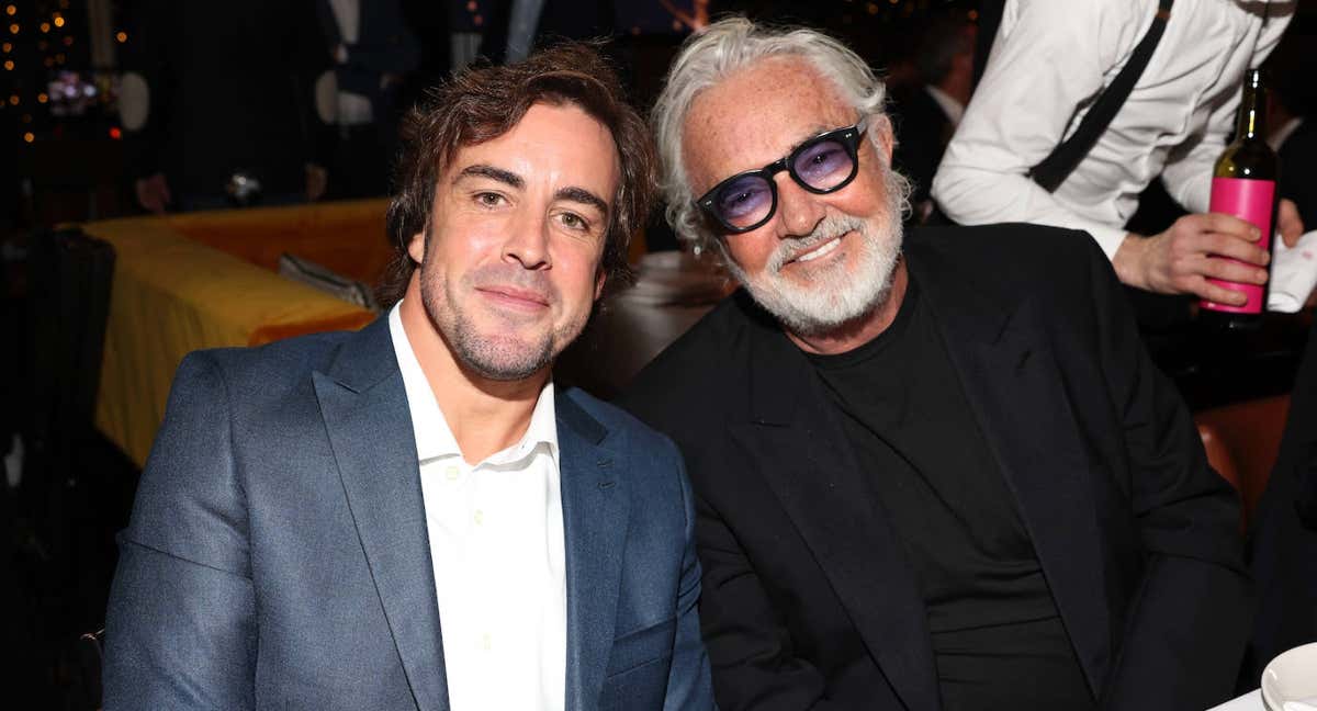 Fernando Alonso y Flavio Briatore, en una gala reciente. /GETTY