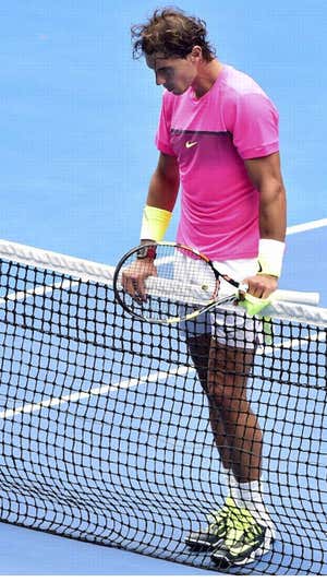 Nadal, tras caer en 2015.  EFE