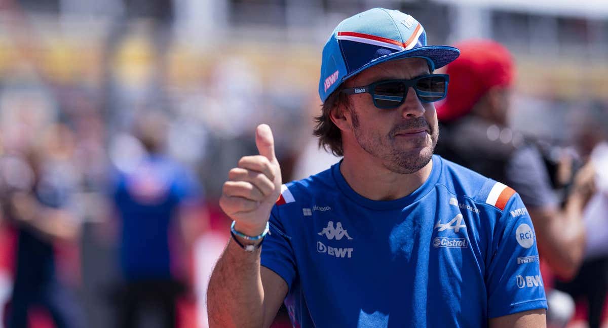 Fernando Alonso, antes de una carrera durante el último Mundial. /ZUMA