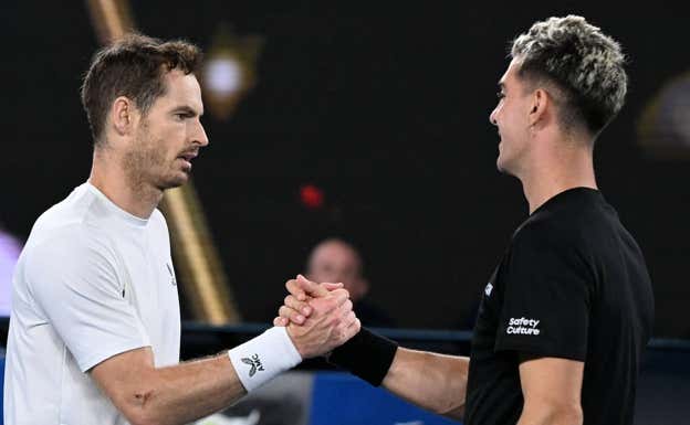 Andy Murray y Thanasi Kokkinakis se saludan tras su épico partido. AFP