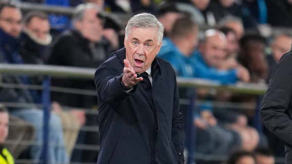 Ancelotti, enfadado, en el partido del Madrid en Vila-real./GETTY