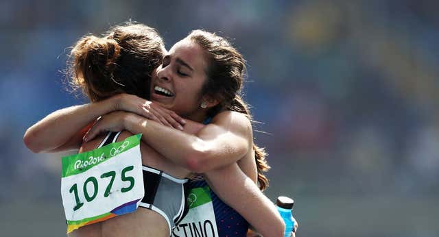 Nueve abrazos que marcaron la historia del deporte: «Las medallas no valen nada al lado de la amistad»