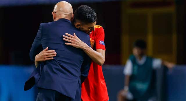 Ceballos explota en el momento justo: libre para firmar y con De la Fuente en la Selección