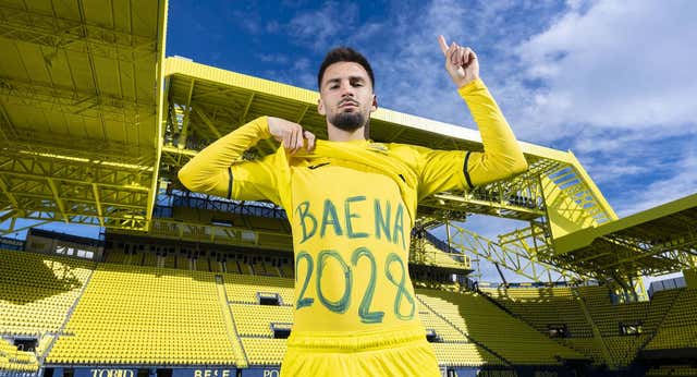 El Villareal renueva a Álex Baena hasta 2028