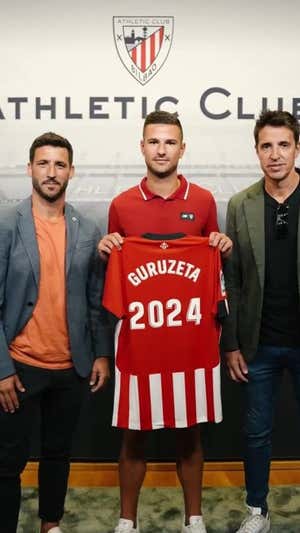 Tiko, junto a Guruzeta, uno de los jugadores con los que trabaja.