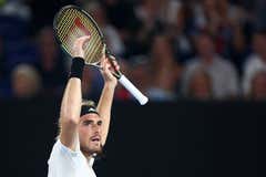 Alfombra roja para Tsitsipas