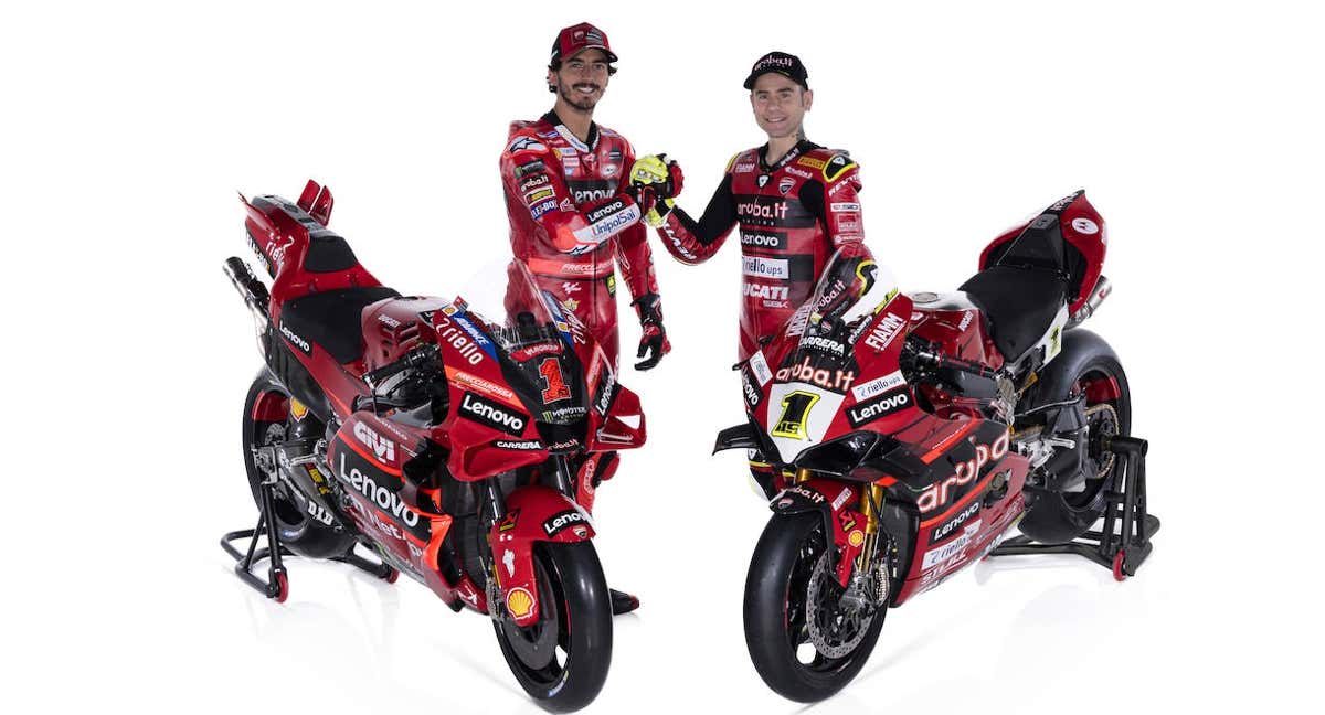 Bagnaia y Bautista, con sus respectivas motos Ducati. /Ducati Corse