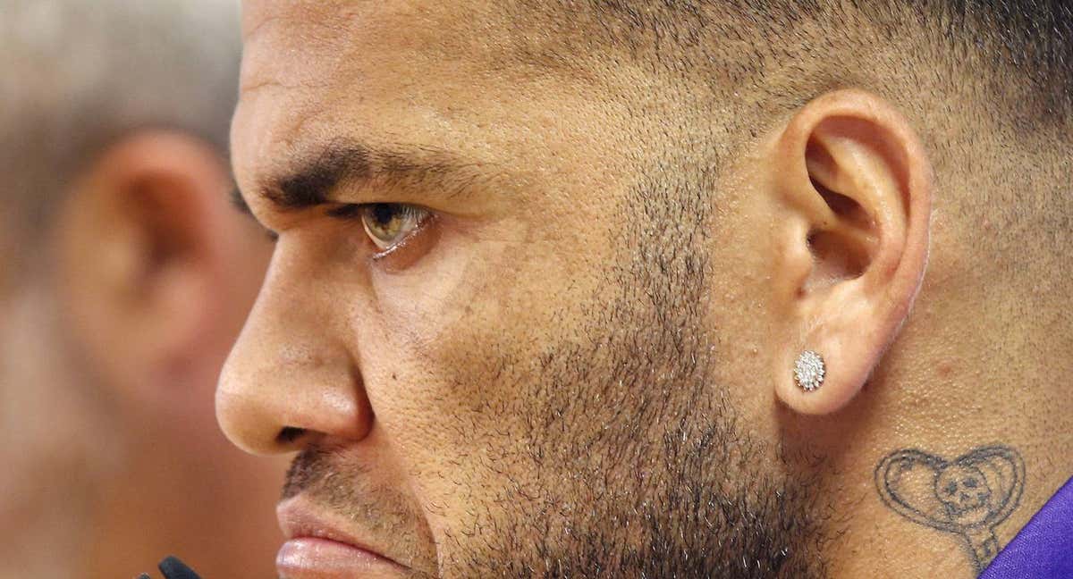 Dani Alves durante una rueda de prensa.