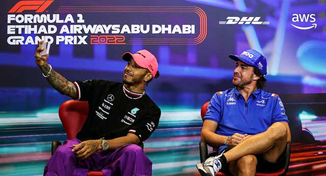 Lewis Hamilton denuncia ataques racistas en el colegio: «Me lanzaban plátanos y me llamaban negro»
