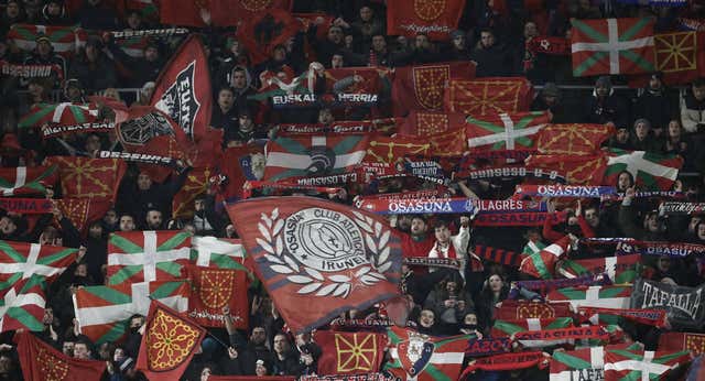 Osasuna dedica un sentido homenaje a Luismi, jugador fallecido del Fuentes