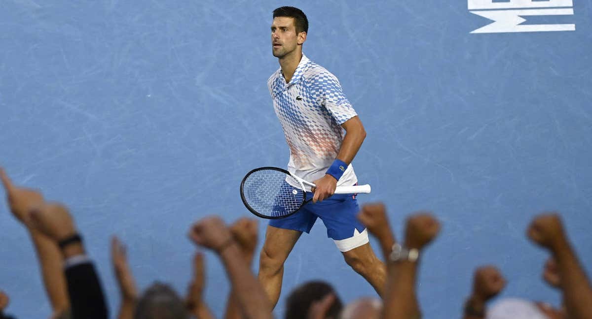 Novak Djokovic festeja un punto durante la semifinal de Australia ante Tommy Paul. /JAIMI JOY/REUTERS