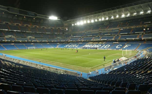 El Santiago Bernabéu, desalojado tras una amenaza de bomba en 2004. ABC
