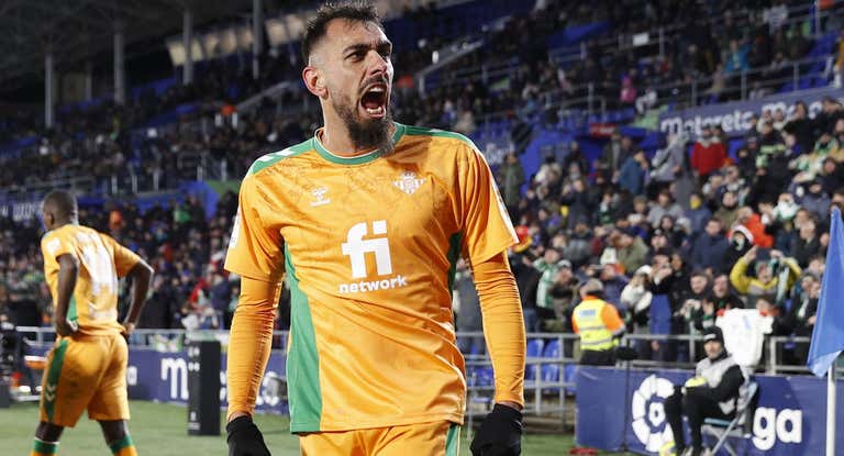 Borja Iglesias celebra con rabia su gol en Getafe.