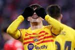 Pedri mejora a Iniesta