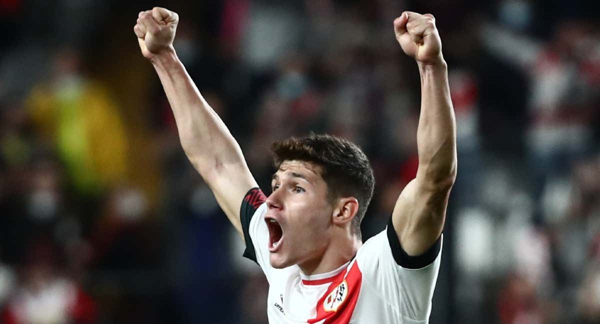 Fran García, durante un partido del Rayo Vallecano./Reuters